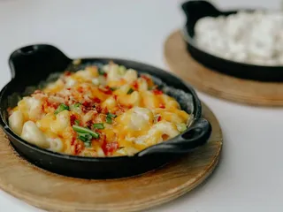 PYRO'S Fire Fresh Pizza