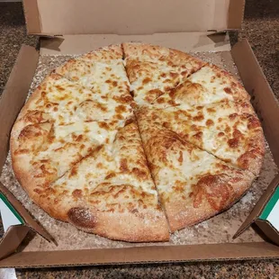 Alfredo cheese pizza