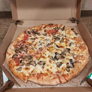 Half Alfredo/half pizza sauce with mushrooms