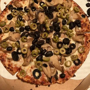Cauliflower Crust with black and green olives and mushroom