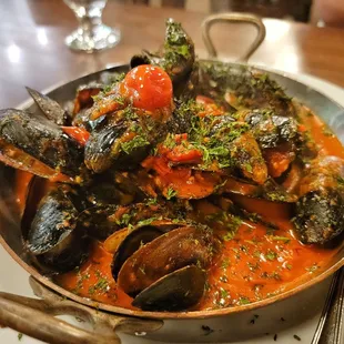 Sautéed mussels in cherry tomato sauce