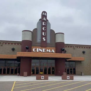 Front exterior of Marcus' Theatre's Oakdale location.