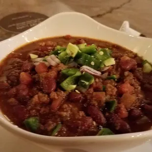 Chili with onions and fresh jalapenos. Excellent!