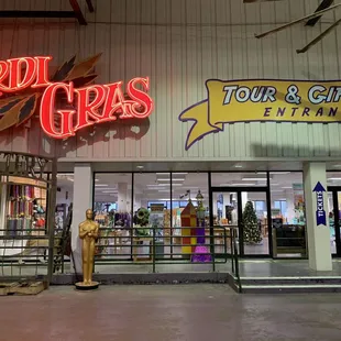 Entrance to gift shop (Dec 2022)