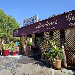 ramen and noodles, outside