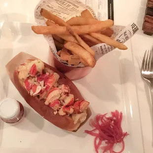 Hot lobster roll