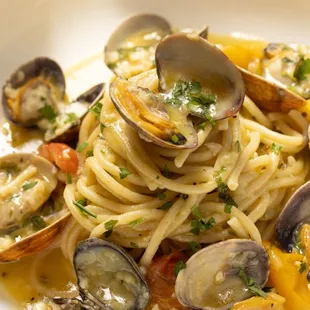 Mareluna Italian Restaurant in Flatiron - Great for lunch, brunch, happy hour, dinner and happy hour