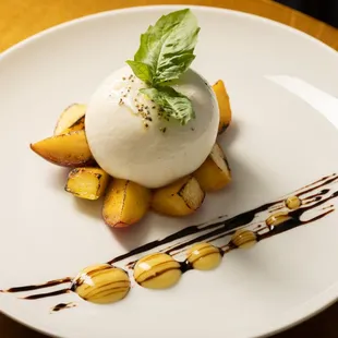 Mareluna Italian Restaurant in Flatiron - Great for lunch, brunch, happy hour, dinner and happy hour