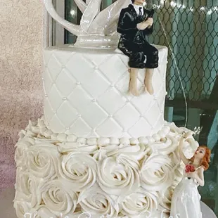 2 tier all buttercream wedding cake
