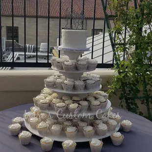 cup cake tower. holds 100 cupcakes and 6" Cake for cutting