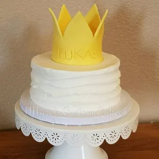 6" smash cake in buttercream.