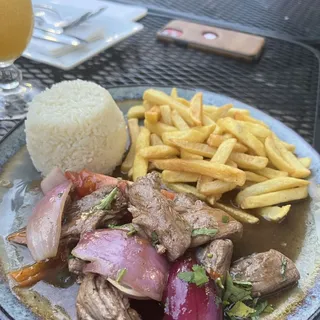 Tacu Tacu con Lomo Saltado