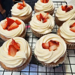 Strawberry cheesecake cupcakes