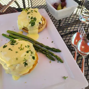 Crab cake Benedict