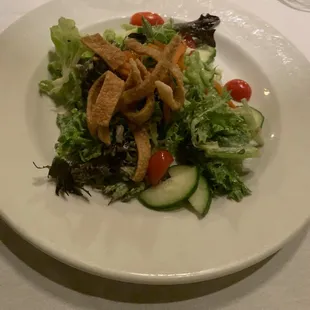 Sesame salad with wontons