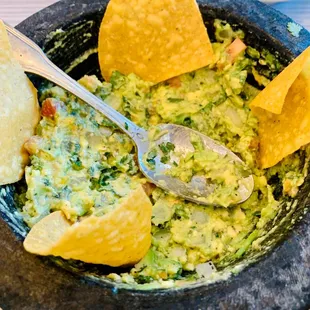 guacamole and chips