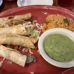 Flauta dinner with chicken on corn tortillas