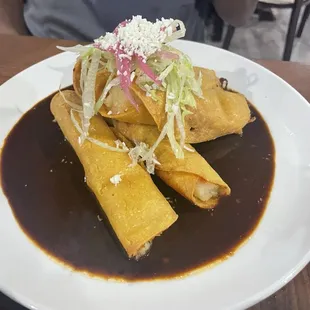 Tacos de papa con mole