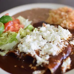 a plate of mexican food