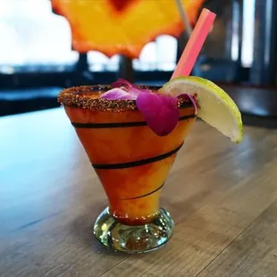 a close up of a margarita