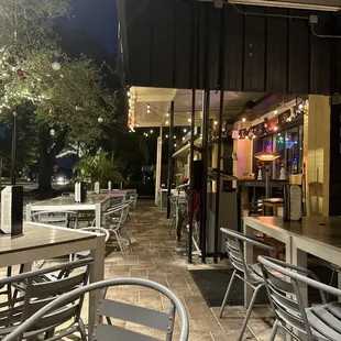 the outside of the restaurant