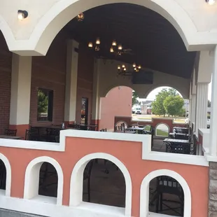 This patio is really nice. I want this at home.