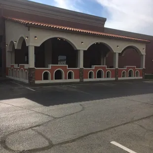 This patio is really nice. I want this at home.