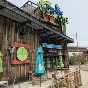 Entrance with some of the outdoor seating.