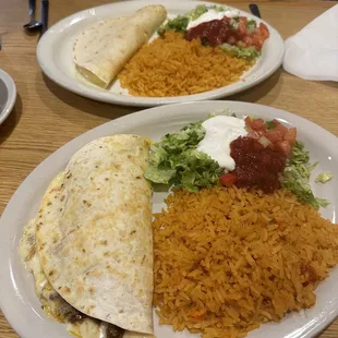 Quesadilla Roja (Ro-Ha) with chicken and ground beef