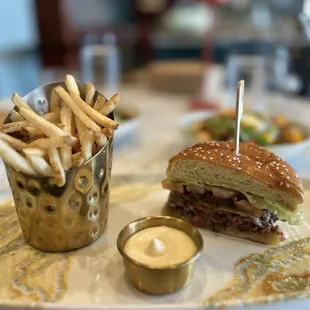 Cross section of the ROYALE WITH CHEESE