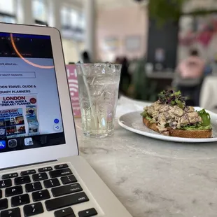 WiFi, lunch - perfect!