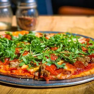 St. Louis Style Pizza (Sausage / Pepperoni / Arugula)