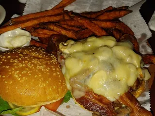 Metro Bar & Grill