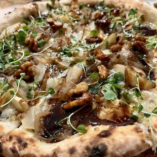 Slice of Pear-adise pizza