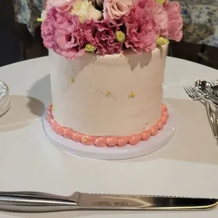 The filing was a dark chocolate and it was incredible!!! So dainty and beautiful!