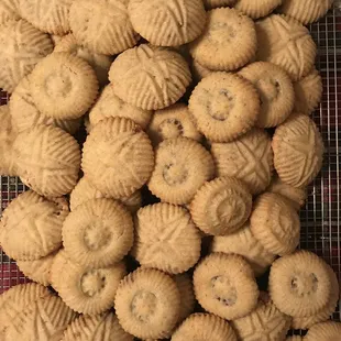 Walnut and dates stuffed cookies
