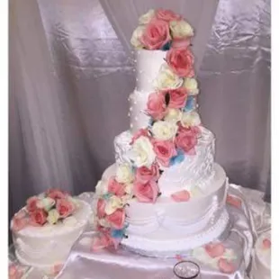 Our wedding cake came our better than expected Thank you so much Margie