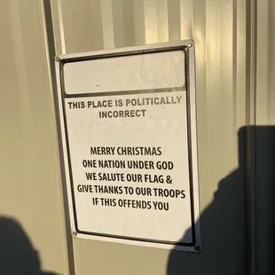 a sign on the door of a restaurant