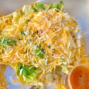 Taco salad with carne asada