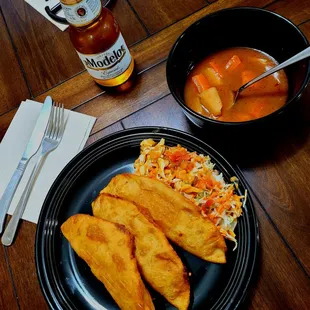 The seafood empanadas and shrimp soup, all delicious. Modelito de ley...