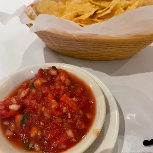 CHIPS / SALSA