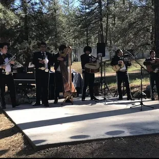 Tomamos todas las precauciones para que nosotros y ustedes estén a una distancia y estemos saludables.