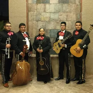 Los Ruiseñores a sus órdenes!