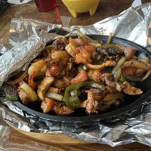 Fajita trio (steak, shrimp, chicken, veggies)