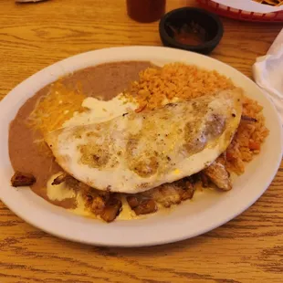 a plate of mexican food