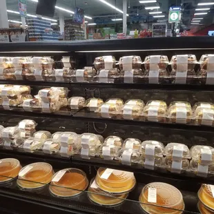 Individual desserts and party size Flan