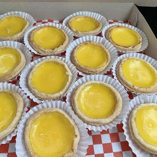 Fresh egg tarts!