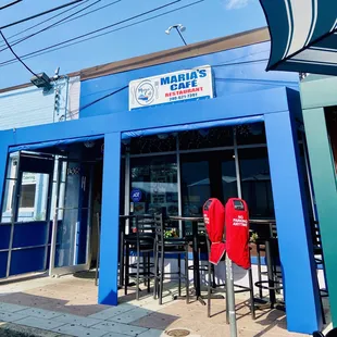 the outside of the restaurant