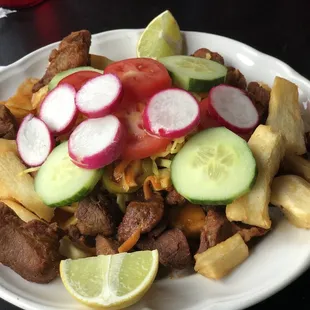 Yuca con Chicharrón