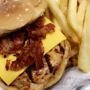 GRILLED CHICKEN BURGER WITH FRIES